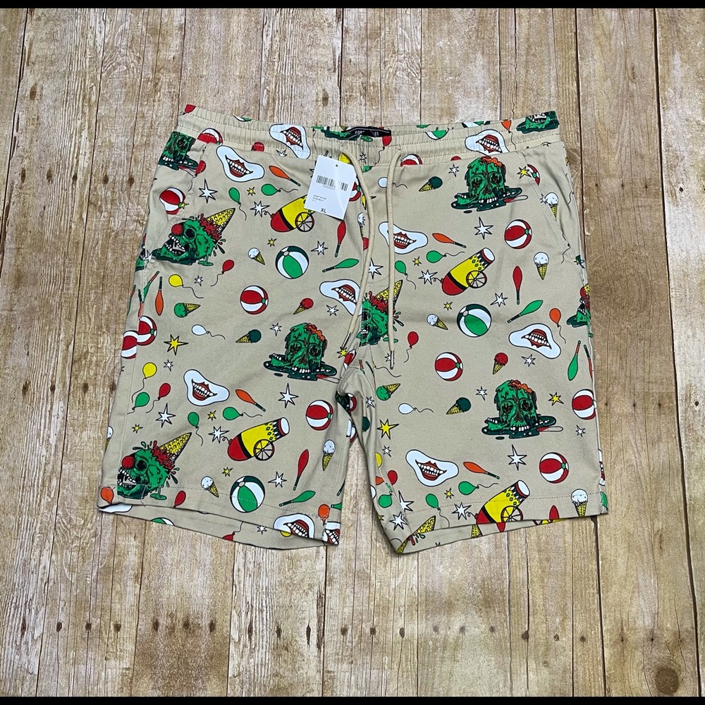 ‎Shorts - Picture 2 of 4